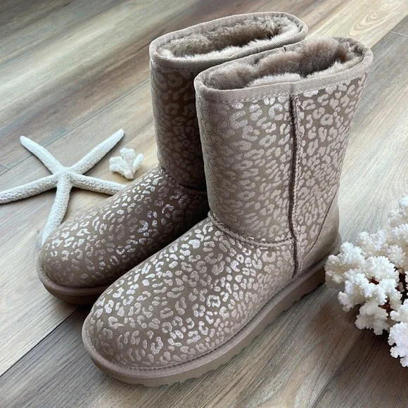 🌴🔆UGG- BROWN CLASSIC SHORT SNOW LEOPARD BOOTS🔆🌴 - Picture 10 of 16